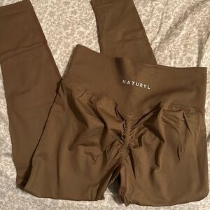 Naturyl by Niykee Scrunch bottom Niykee leggings in Brown, Grey (stone), Black